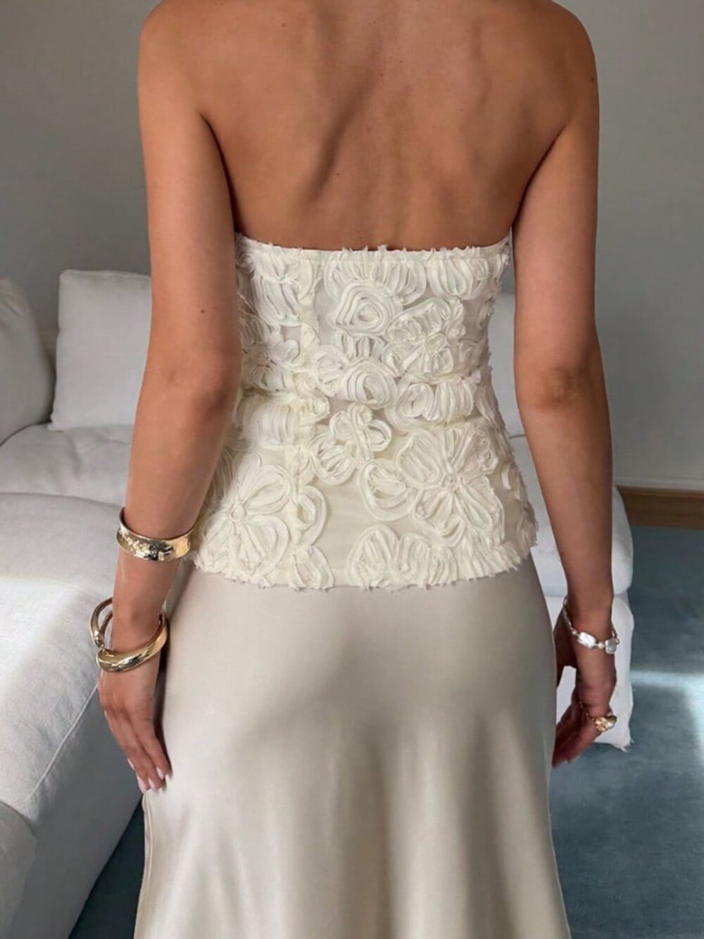 Apricot Elegant Women's 3D Floral Lace Sleeveless Top - Picture 2 of 12